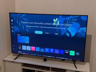 55” Samsung Smart TV Crystal UHD 4K with FREE TV Cabinet