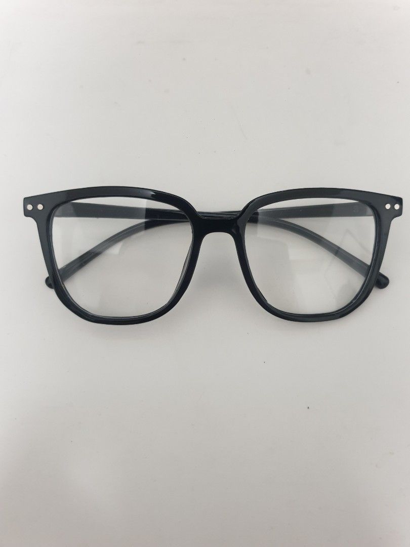 Anti-Radiation Blue Light Eyeglasses Black (Category: Sunglasses & Eyewear) located in Manila. Submitted by reszchebij00288 (Listing ID 1364887371, Image 2). Description: Anti-Radiation Blue Light Eyeglasses Black Brand new Poblacion, Makati P300 + sf.