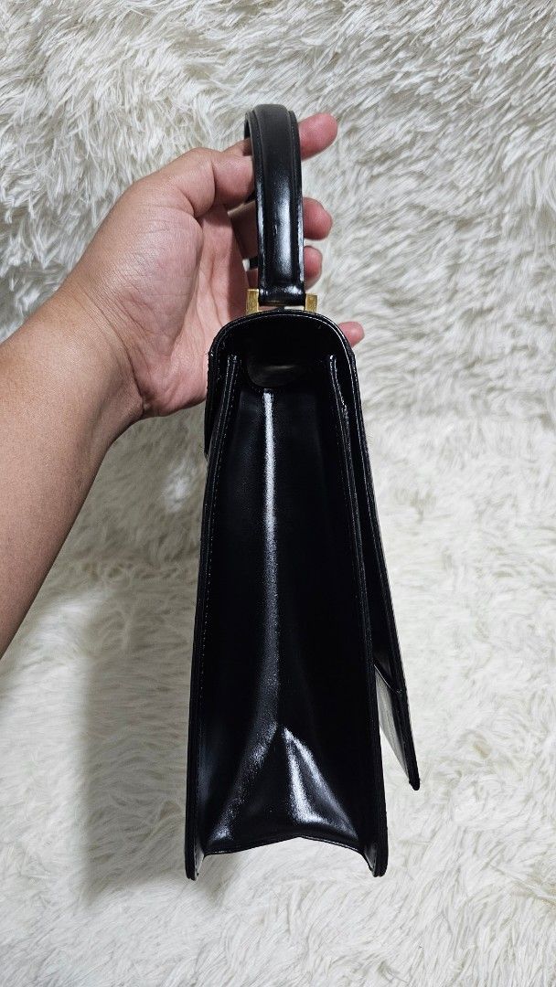 AUTHENTIC LOUIS QUATORZE HERITAGE COLLECTION (Category: Luxury Bags & Wallets) located in Bulacan. Submitted by misyeljane (Listing ID 1364832290, Image 3). Description: AUTHENTIC LOUIS QUATORZE THE HERITAGE COLLECTION HAND BAG MINIMAL PRESSMARK NAKAPLASTIC PA YUNG METAL PLATE SA LOOB GOLD HARDWARES PM FOR MORE INFO..