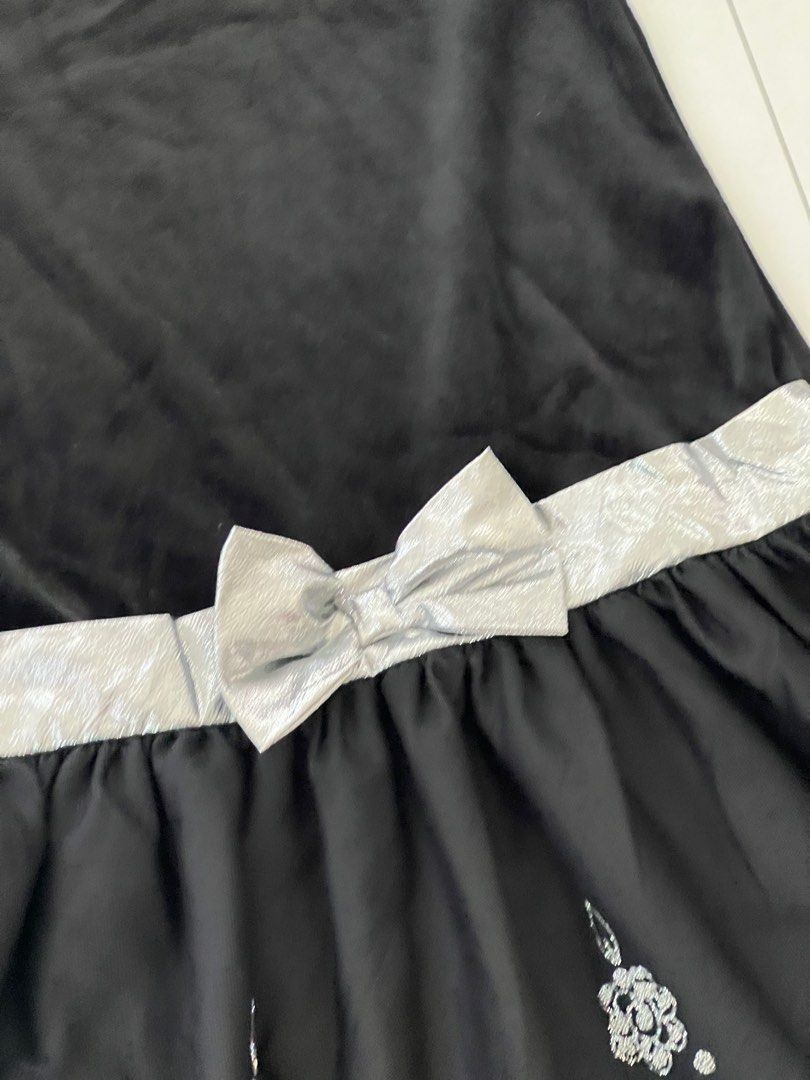 Black Vekvet Dress (Category: Babies & Kids Fashion) located in Del Monte. Submitted by irej31 (Listing ID 1364881847, Image 3). Description: Black velvet dress.