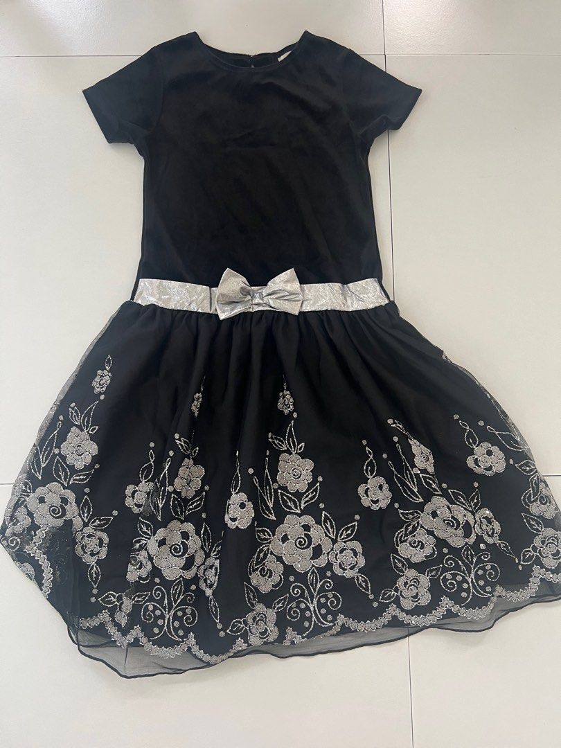 Black Vekvet Dress (Category: Babies & Kids Fashion) located in Del Monte. Submitted by irej31 (Listing ID 1364881847, Image 1). Description: Black velvet dress.