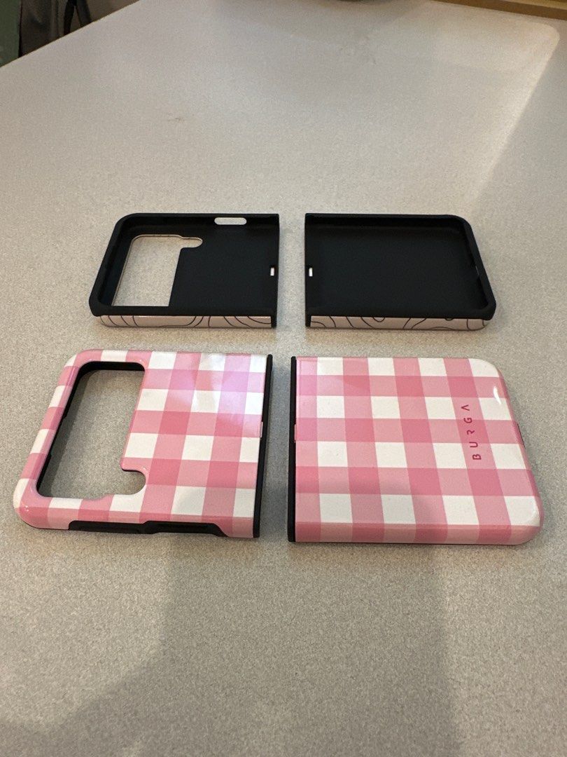 Burga Casing - Samsung Galaxy Z Flip 3 (Category: Cases & Sleeves) located in Mandaluyong City. Submitted by jim.dc (Listing ID 1353085080, Image 3). Description: Php1,000 each Php1,800 for 2 With individual pouches.