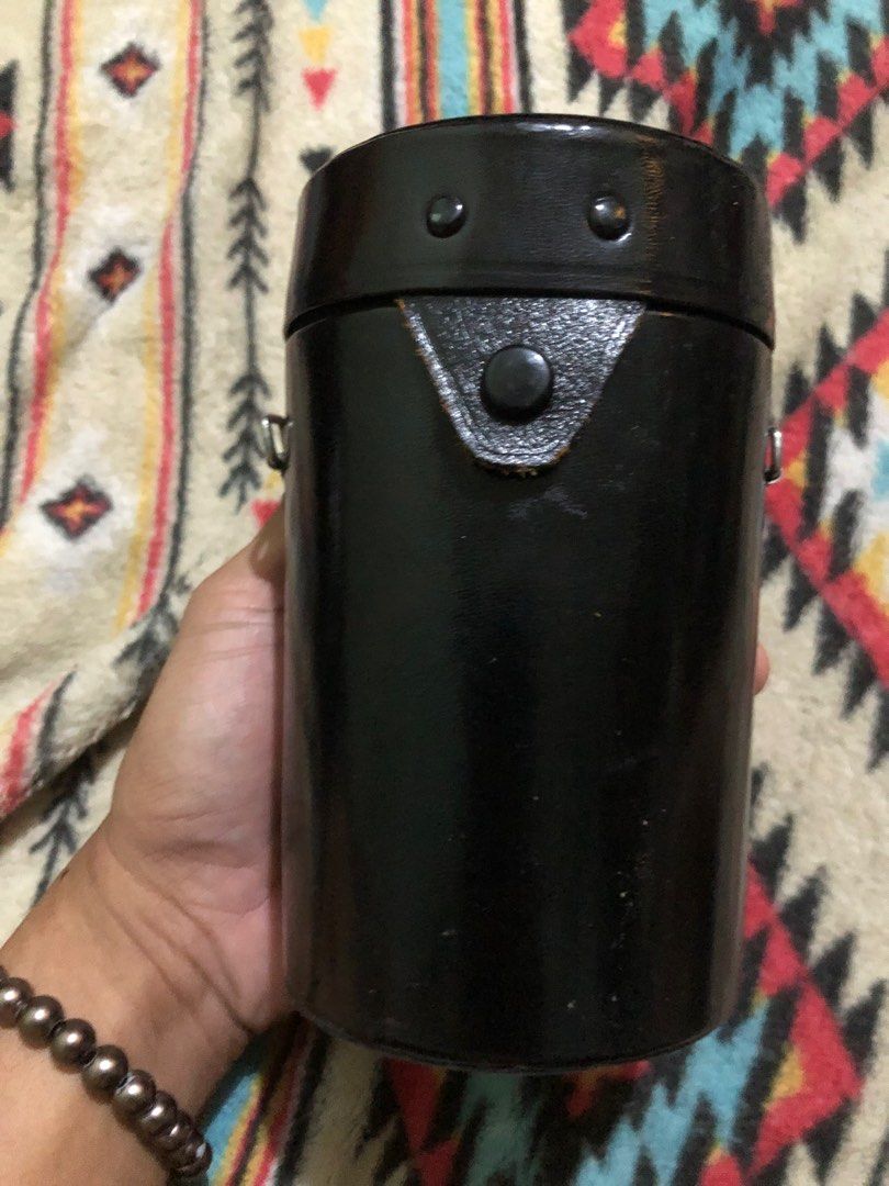 Canon leather lens case (Category: Camera Bags & Carriers) located in Quezon City. Submitted by markgolveo (Listing ID 1364848138, Image 3). Description: Canon leather lens case.