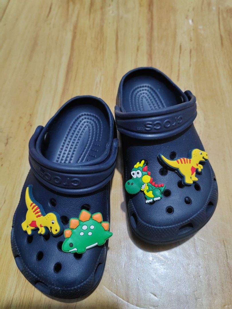 Brand New Crocs for Kids C8 (Category: Babies & Kids Fashion) located in Manila. Submitted by shielamayr04866 (Listing ID 1364910072, Image 2). Description: Nauntag lang, natapon n ang box Bought it for 2900 selling ig for just 1000 📍 Palatiw, Pasig MOP: BPI/Gcash MOD- Open for Grab, Lalamove, J&T and LBC. Delivery c/o buyer.