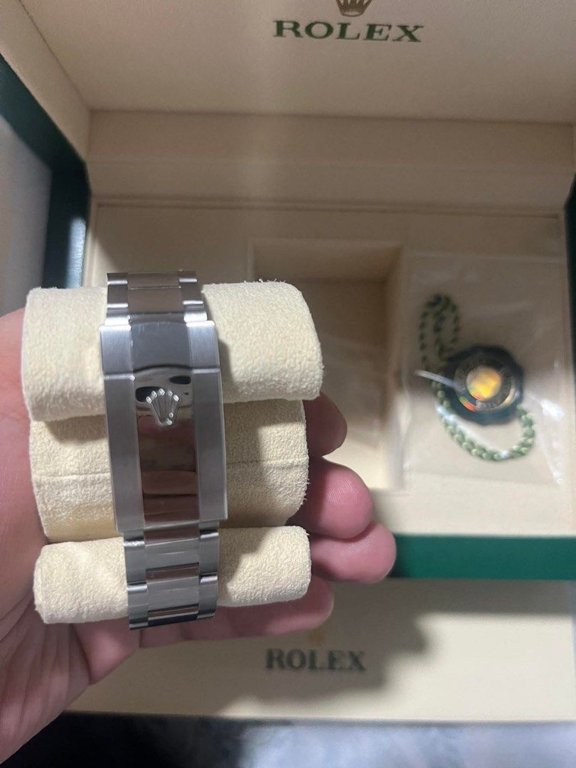 Datejust 36mm (Category: Women's Watches) located in Bulacan. Submitted by shoptodmax (Listing ID 1364914172, Image 2). Description: Datejust GreenDial 36mm Can pass as new.