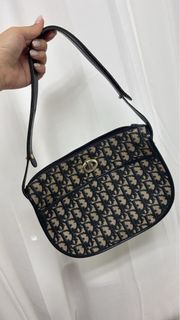 （分類：）位於 。 由 chris28881 提交（商品編號 1364801661，圖片 1）。簡介： 。