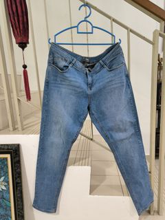 (Category: ) located in . Submitted by treasuretrovethings (Listing ID 1364776622, Image 1). Description: .
