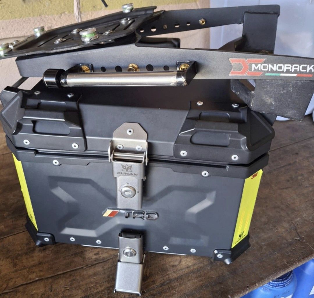 Duhan Top Box & monobracket for nmax 2 (Category: Suspension Parts & Accessories) located in Tagaytay City. Submitted by kris_tel19 (Listing ID 1364932473, Image 1). Description: ‼️FOR SALE ‼️ ( Helping my father.. RFS: hindi na nagagamit) 🔹Duhan top box ( 45 liters )& dc monorack bracket for nmax v2 Take all @5k.