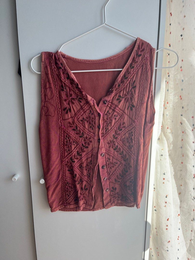 Rare Rust Orange Vintage Embroidered Sleeveless (Category: Sleeveless) located in Muntinlupa City. Submitted by plshelpmedeclutter4 (Listing ID 1364808567, Image 1). Description: Best for xs-s Unbranded.