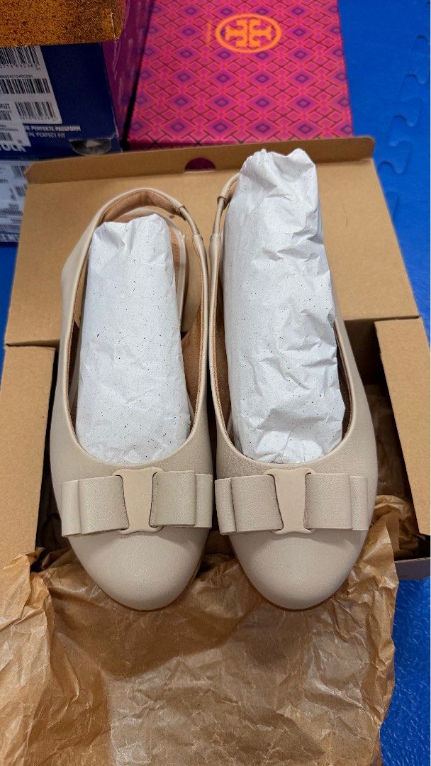 Fitflop Allegro Bow Leather Slingback US6 (Category: Flats & Sandals) located in San Juan City. Submitted by lexie_sky (Listing ID 1364810427, Image 1). Description: Fitflop Allegro Bow leather slingback US6.