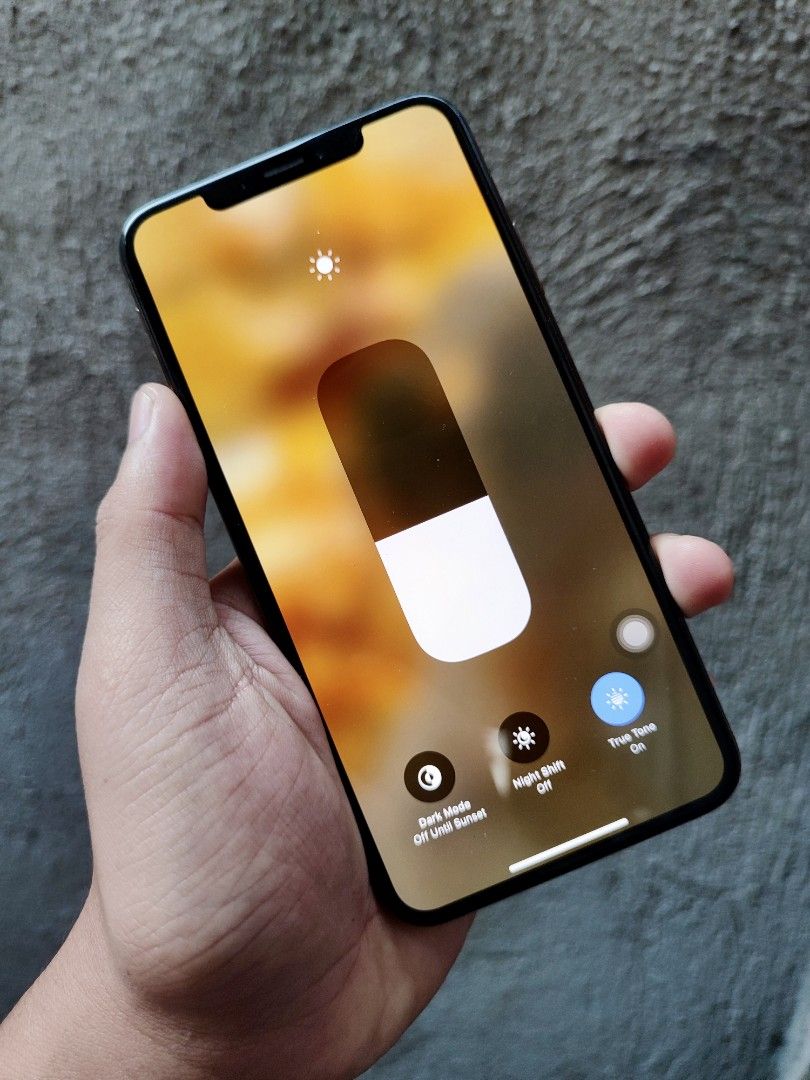 iPhone XS Max 64GB (Category: iPhone X Series) located in Dumaguete. Submitted by jamesweird (Listing ID 1364780039, Image 2). Description: iPhone XS Max 64gb Gold iOS 18 (latest is 18.4.1) Face ID & True Tone Display works 95% Battery health No sim restrictions No hidden issues Cord (TYPE-C) Case ₱7,900 only.