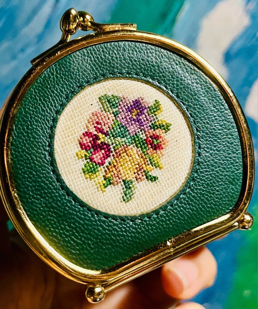 Kisslock Vintage (Category: Wallets & Card holders) located in Antipolo. Submitted by MSelection (Listing ID 1364859272, Image 2). Description: RARE.