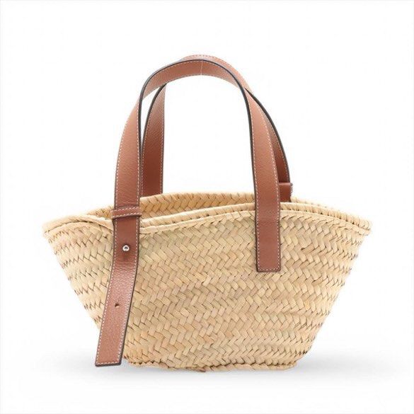 Loewe summer bag (Category: Luxury Bags & Wallets) located in Pasig City. Submitted by emashopaholic (Listing ID 1364820806, Image 2). Description: Preloved Loewe Small Shoulder bag Similar to a picnic or bucket bag In excellent condition No issues No inclusions Only ₱25,000 Location: Pasig Shipping c/o buyer MOP: Gcash/BDO/BPi.