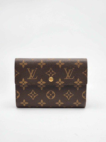 Louis Vuitton (Category: Luxury Bags & Wallets) located in Pasig City. Submitted by emashopaholic (Listing ID 1364821471, Image 1). Description: Preloved Louis Vuitton Monogram Medium wallet Fits a passport holder No inclusions No issues In excellent condition Only ₱17,500 Locatio : Pasig Shipping c/o buyer MOP: Gcash/BDO/BPi.