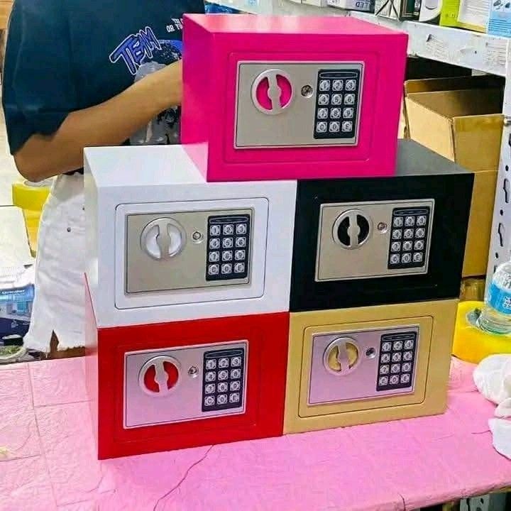 Mini money vault (Category: Safe) located in Manila. Submitted by marilynabo789 (Listing ID 1364808612, Image 1). Description: .