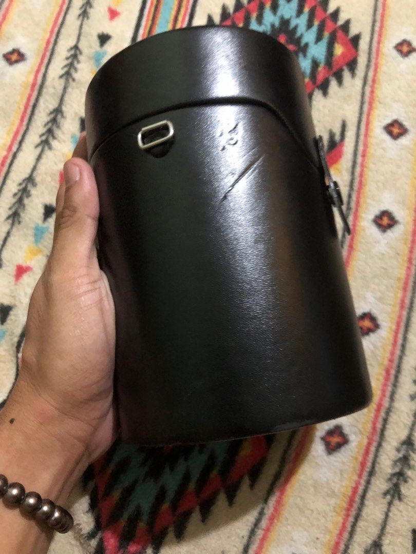 Minolta LH-1076 large leather padded lens case (Category: Camera Bags & Carriers) located in Quezon City. Submitted by markgolveo (Listing ID 1364850163, Image 3). Description: Minolta LH-1076 large leather padded lens case.