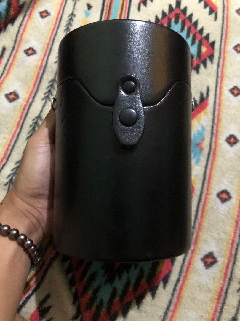 Minolta LH-1076 large leather padded lens case (Category: Camera Bags & Carriers) located in Quezon City. Submitted by markgolveo (Listing ID 1364850163, Image 1). Description: Minolta LH-1076 large leather padded lens case.