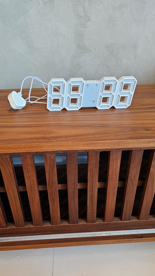 Modern 3D LED Digital Desk Clock
with Temperature