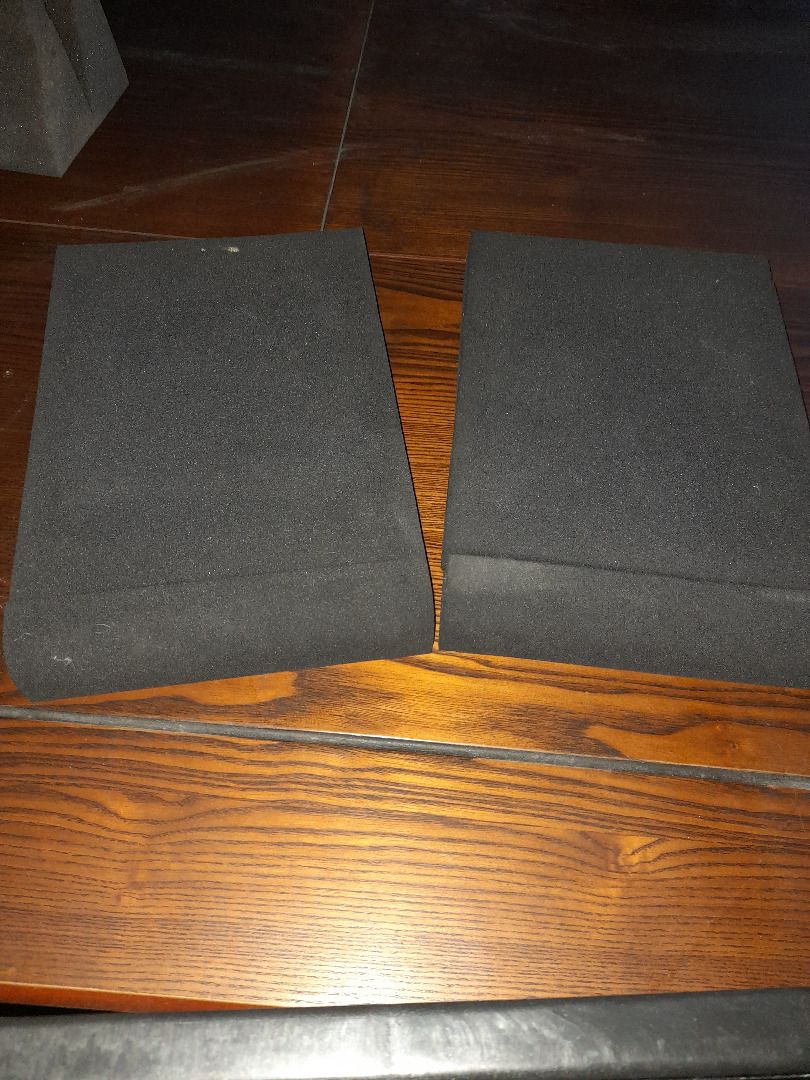 Monitor Isolation Pads 2 PCS (Category: Portable Audio Accessories) located in Las Pinas. Submitted by ninodpmas (Listing ID 1364783802, Image 1). Description: Monitor Isolation Pads 2 PCS.