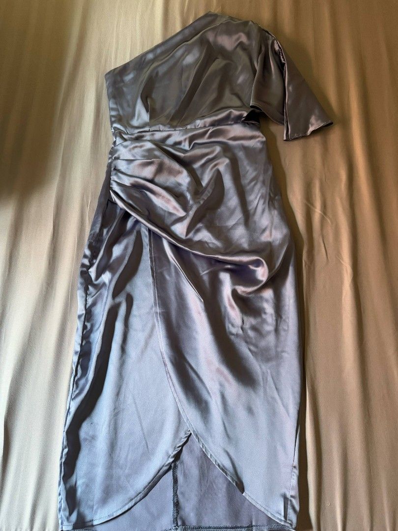 One Shoulder Dress/Asymmetric (Category: Dresses) located in Baliuag. Submitted by same1693 (Listing ID 1364942119, Image 2). Description: Isang beses lang sinuot may program sa school height- 5 feet bust- 34 waist - 24-25 keri pinaalter ko na to since petite ako at hindi katangkaran....