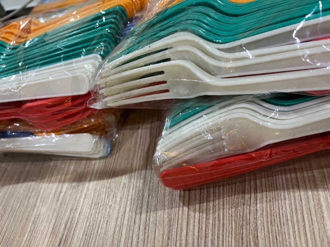 Plastic Fork & Spoon (Category: Dinnerware & Cutlery) located in Petaling Jaya. Submitted by catll (Listing ID 1364831703, Image 3). Description: Spoon - 100pcs Fork - 100pcs Take all for RM10 COD USJ4.