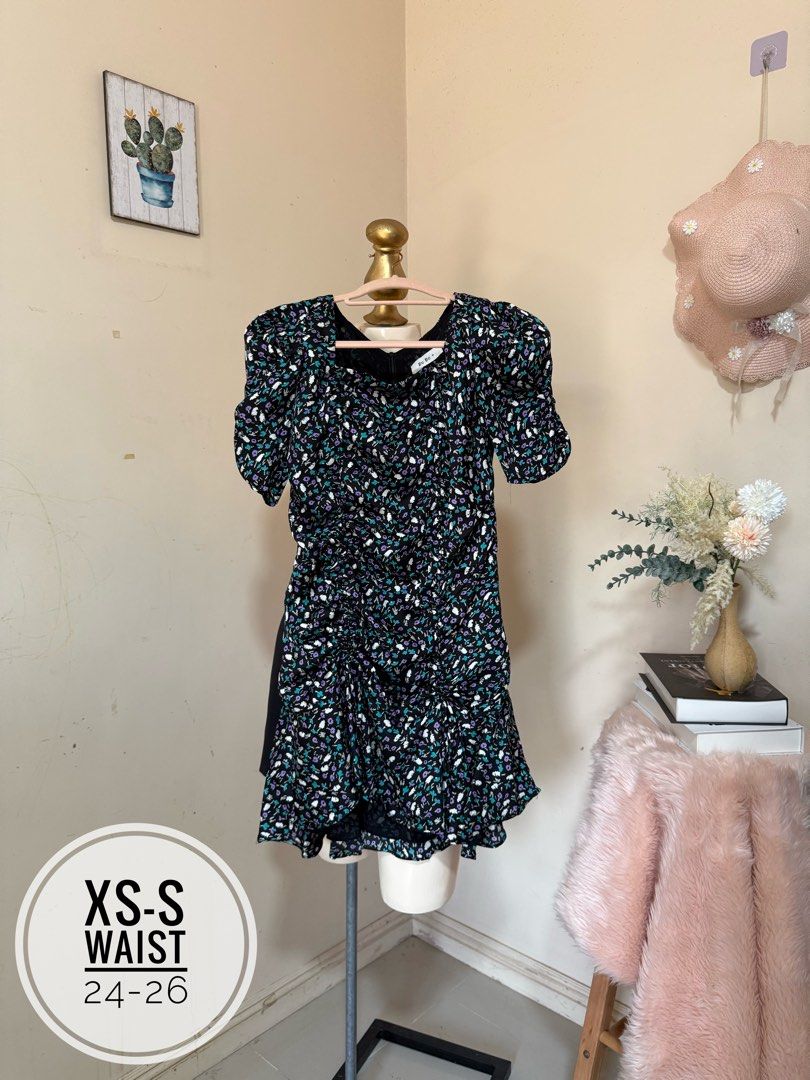 Shein Ruched Dress XS Floral Pattern (Category: Dresses) located in Makati City. Submitted by thecandybear (Listing ID 1364904596, Image 1). Description: Decluttering Follow “theCandybear” in Facebook for more items.