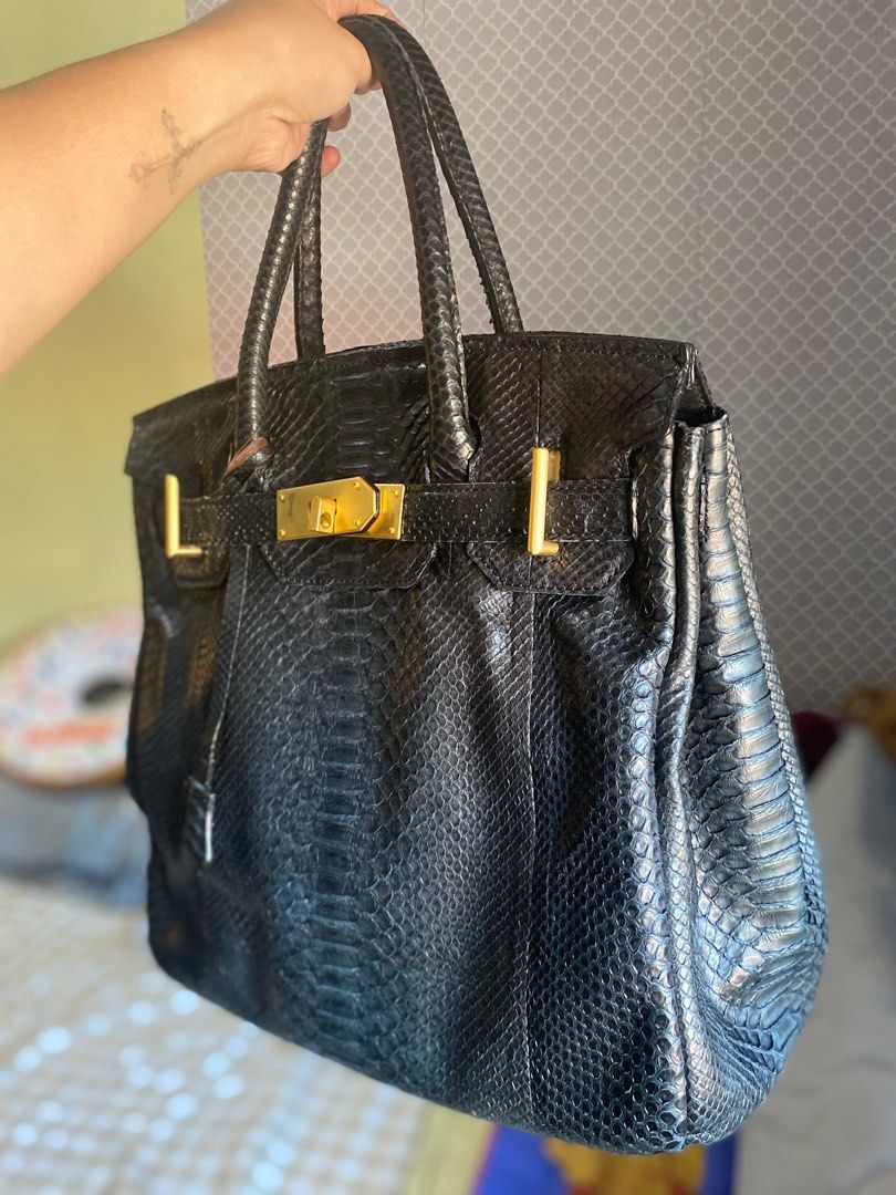 Snake skin Large size with sling (Category: Luxury Bags & Wallets) located in Bulacan. Submitted by thriftyhaven2023 (Listing ID 1364860334, Image 3). Description: No brand Like new No flaws Large size With sling.