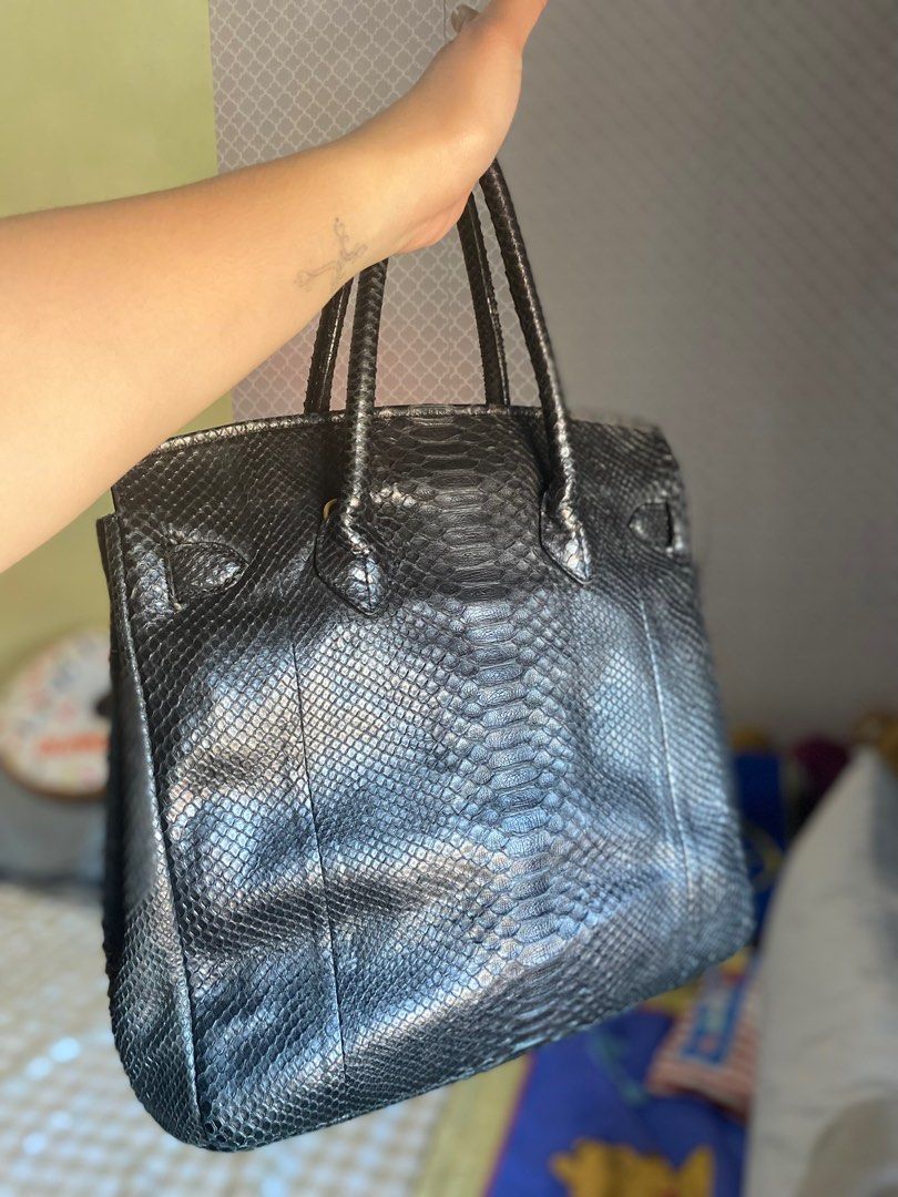 Snake skin Large size with sling (Category: Luxury Bags & Wallets) located in Bulacan. Submitted by thriftyhaven2023 (Listing ID 1364860334, Image 2). Description: No brand Like new No flaws Large size With sling.