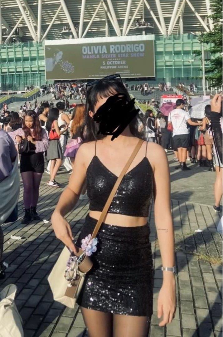 SPARKLY BLACK COORDINATES CONCERT FIT (Category: Sets or Coordinates) located in Rizal. Submitted by megumifushilove (Listing ID 1364836735, Image 2). Description: REPOST ‼️ ⭐️ used once only! during the olivia rodrigo concert ⭐️ no visible flaws ⭐️ padded top ⭐️ size xs-s ⭐️LAST PRICE ALREADY! PLS STOP MESSAGING IF YOU’RE GOING TO LOWBALL THE PRICE ‼️ .