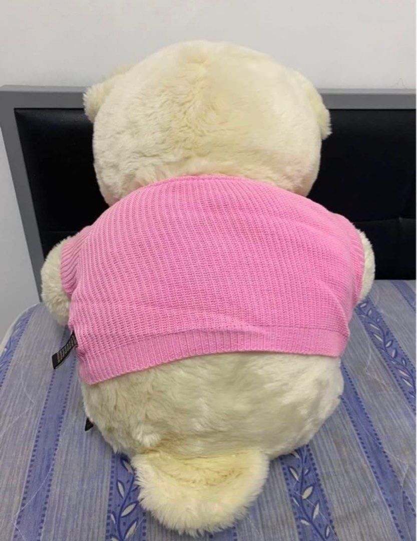Teddy Bear (Category: Plushies & Soft Toys) located in Cavite. Submitted by _prelovedni (Listing ID 1364810728, Image 2). Description: Boughy for display only. Still in good condition like brand new.