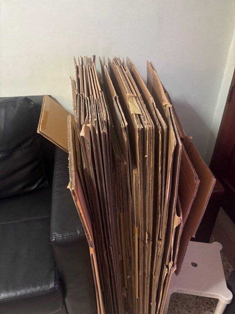 Used boxes (Category: Storage Boxes & Baskets) located in Singapore. Submitted by aying_v (Listing ID 1364890889, Image 1). Description: Used boxes.