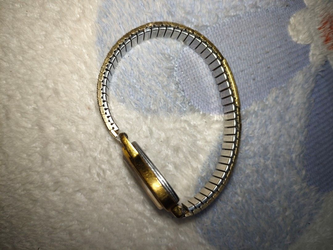Vintage watch (Category: Women's Watches) located in Caloocan City. Submitted by batchara (Listing ID 1364876670, Image 3). Description: vintage watch working!! 1000only slightly negotiable! mop GCASH SF IS SHOULDER OF BUYER!🙂.