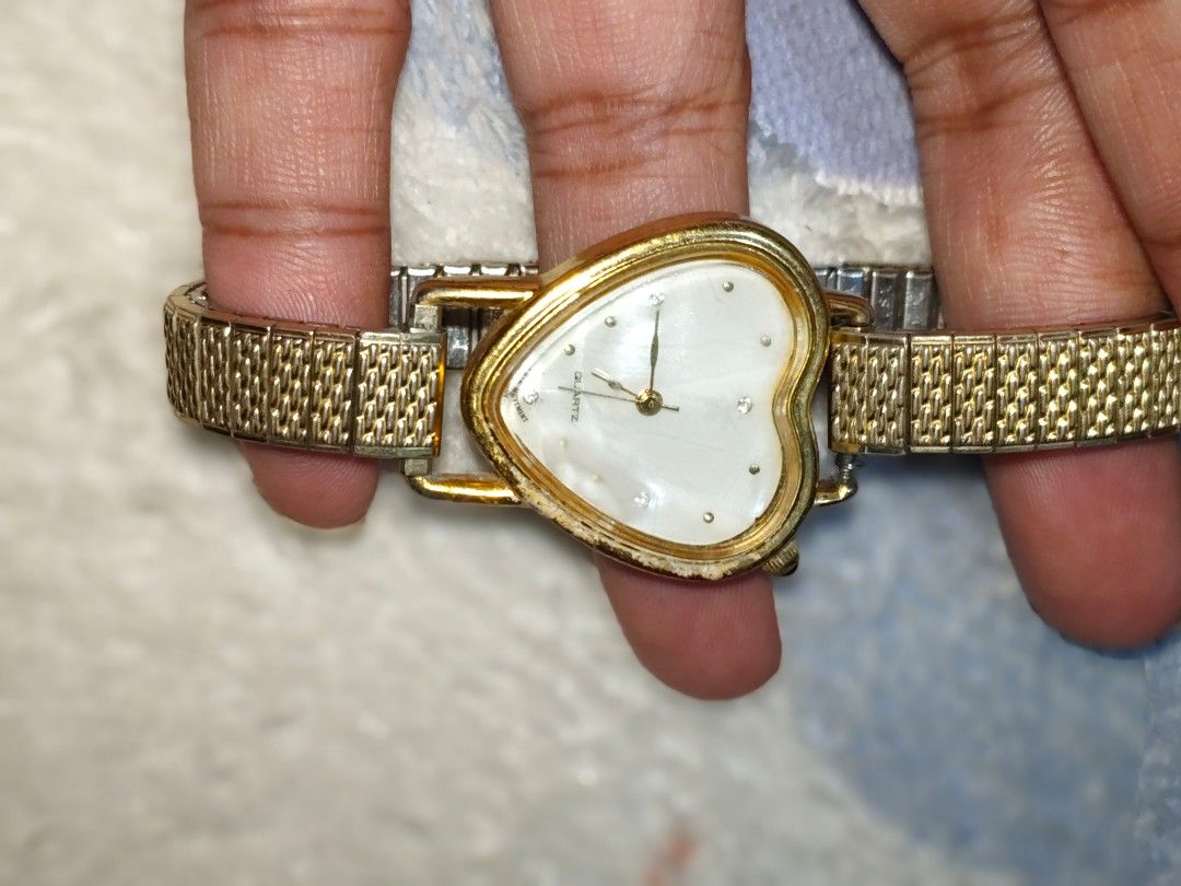 Vintage watch (Category: Women's Watches) located in Caloocan City. Submitted by batchara (Listing ID 1364876670, Image 2). Description: vintage watch working!! 1000only slightly negotiable! mop GCASH SF IS SHOULDER OF BUYER!🙂.