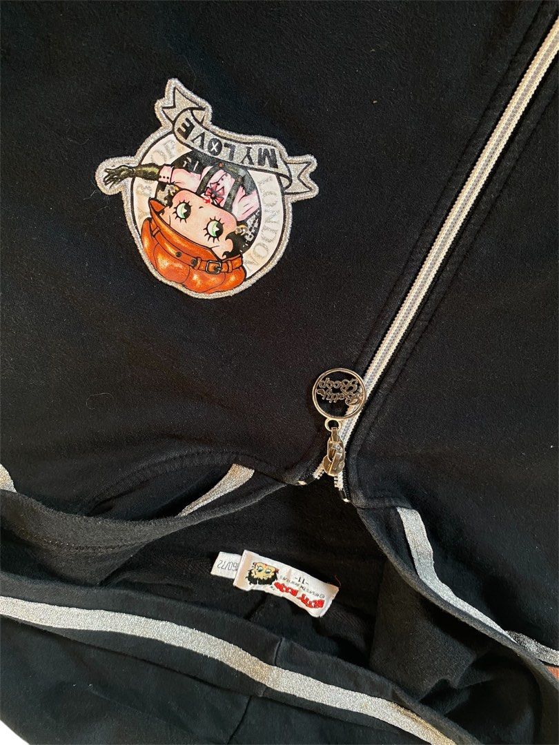 Vintage y2k Betty Boop (Category: Coats, Jackets and Outerwear) located in Balete. Submitted by maykee77 (Listing ID 1364902040, Image 2). Description: y2k zip up jacket medium .