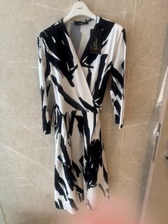（分類：）位於 。 由 BigLuxCloset 提交（商品編號 1364764981，圖片 1）。簡介： 。