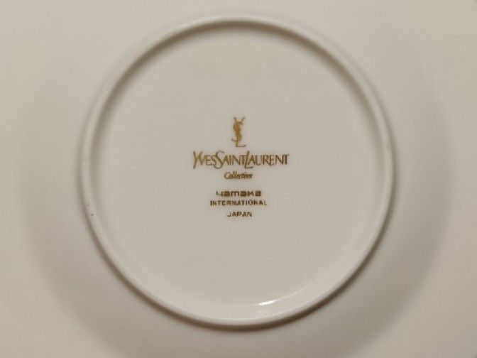 YSL Yamaka Saucer Plate (Category: Dinnerware & Cutlery) located in General Santos City (Dadiangas). Submitted by ced_thrifty24 (Listing ID 1354160252, Image 2). Description: YSL Yamaka Saucer Plate ✅ Authentic and design 9.5/10 ✅ Looks brand new because of visible logo stamp ✅ Lowest price and supplier of branded items Selling price + sf.
