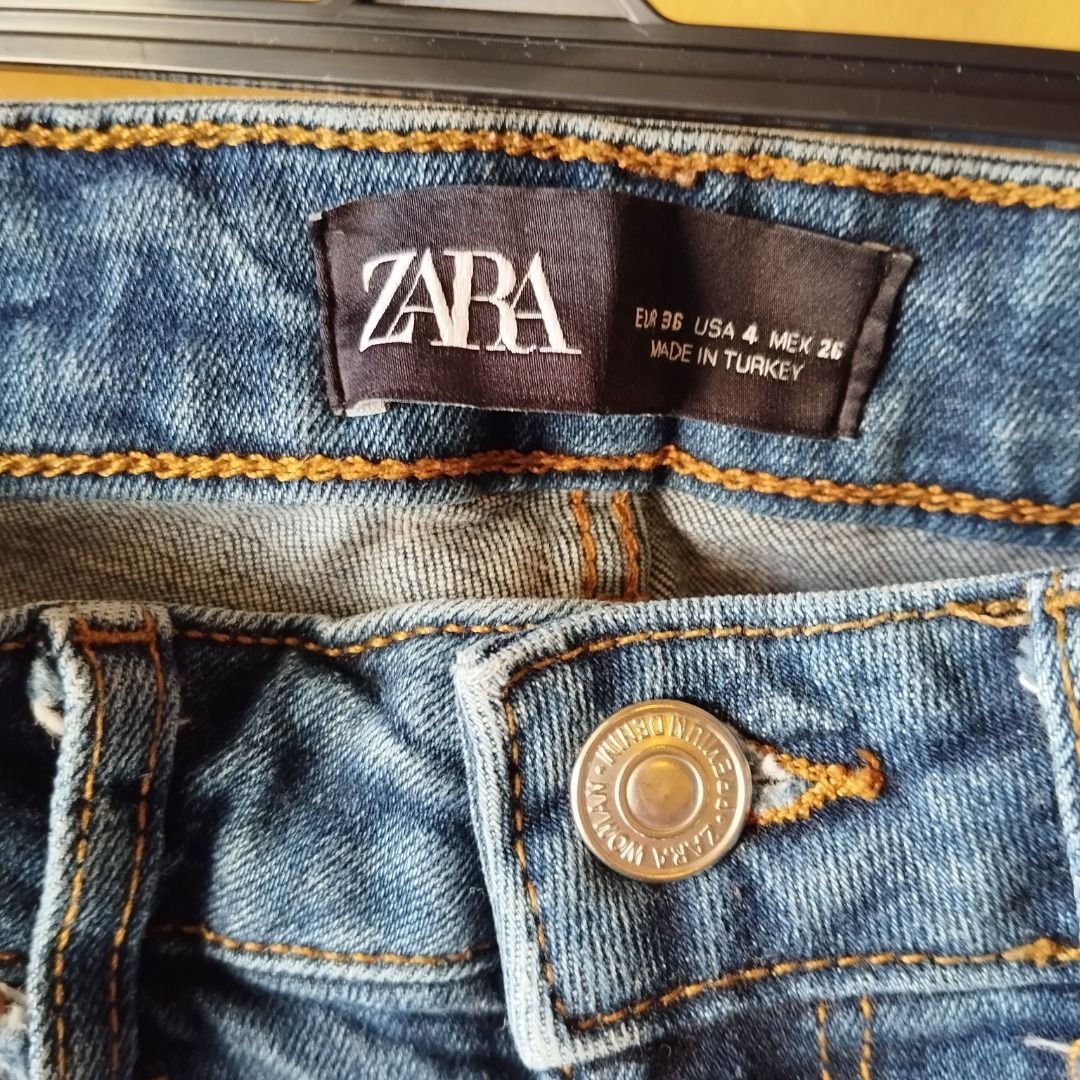 ZARA Pants (Category: Jeans) located in Caloocan City. Submitted by uncle_void (Listing ID 1364919975, Image 2). Description: Waist - 28 Length - 35.5.