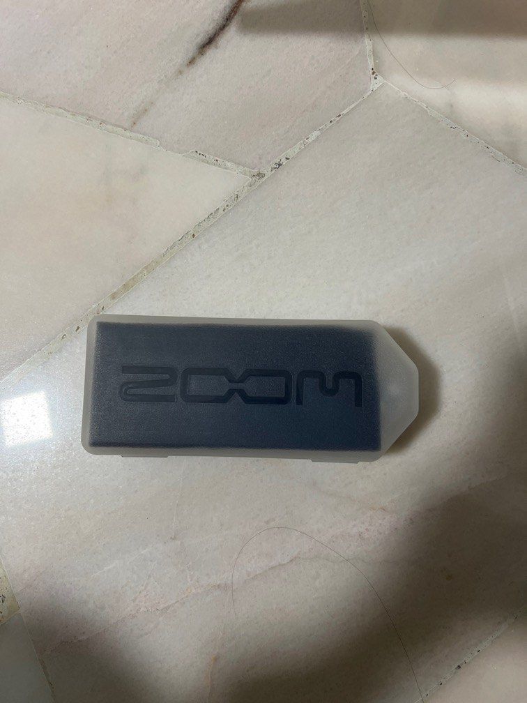 Zoom H5 (Category: Microphones) located in Singapore. Submitted by gfkgtj457d (Listing ID 1364893323, Image 1). Description: Never used.