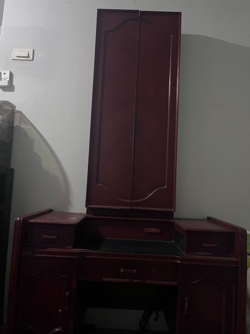 3 way mirror Vanity Dresser (Category: Other Home Furniture) located in Manila. Submitted by adydely (Listing ID 1365041434, Image 2). Description: 3-way mirror Vanity/Dresser Table/Drawers Measurements Height : 65cm (25.5in) Width: 90.5cm (37.5in) Thickness: 40.5cm (16in) Mirror Measurements Height: 107cm (42in.) Width: 93cm (36.5in) Thickness: 2.5cm (1in.) Pick-up at Makati City Hall.