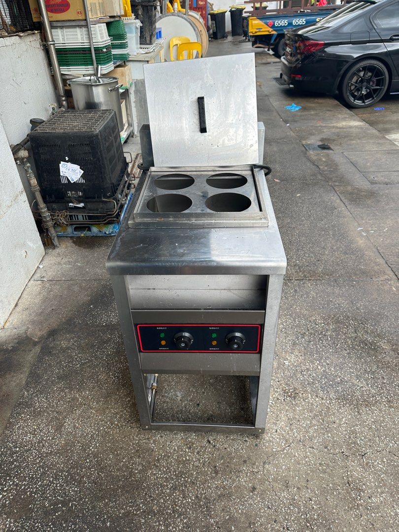 4口煮面炉（用电5KW），全新没用过。 (Category: Announcements) located in Singapore. Submitted by dai207738649254 (Listing ID 1365025299, Image 1). Description: 4口煮面炉裕朗东自取.