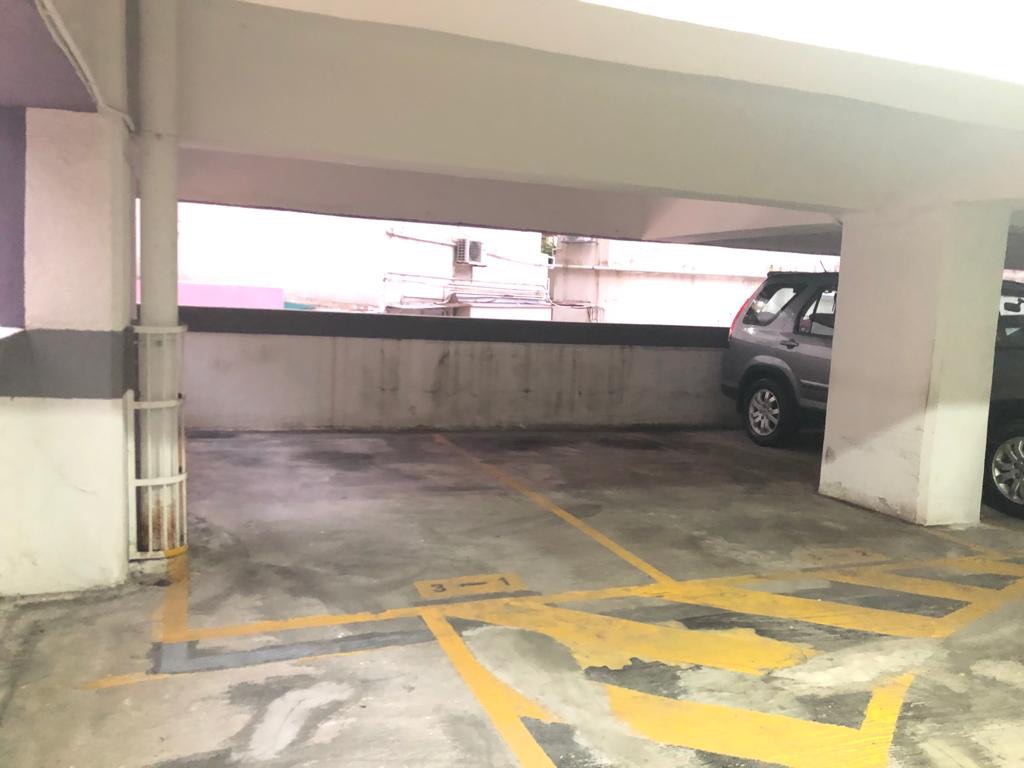 金堡大廈室內有蓋停車場63437654131585111