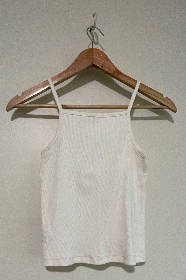 Basic White Top (Category: Sleeveless) located in Baguio. Submitted by fashionpizzazz (Listing ID 1248183521, Image 1). Description: Size XS. .