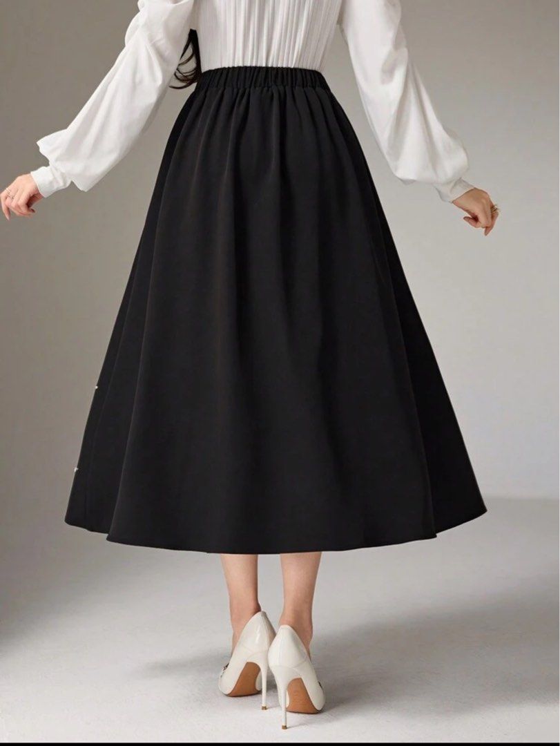 Black Skirt with pearl (Category: Skirts) located in Zamboanga. Submitted by debdr (Listing ID 1365097407, Image 2). Description: Brand nee. Inclusive of shipping fee. Size XL.