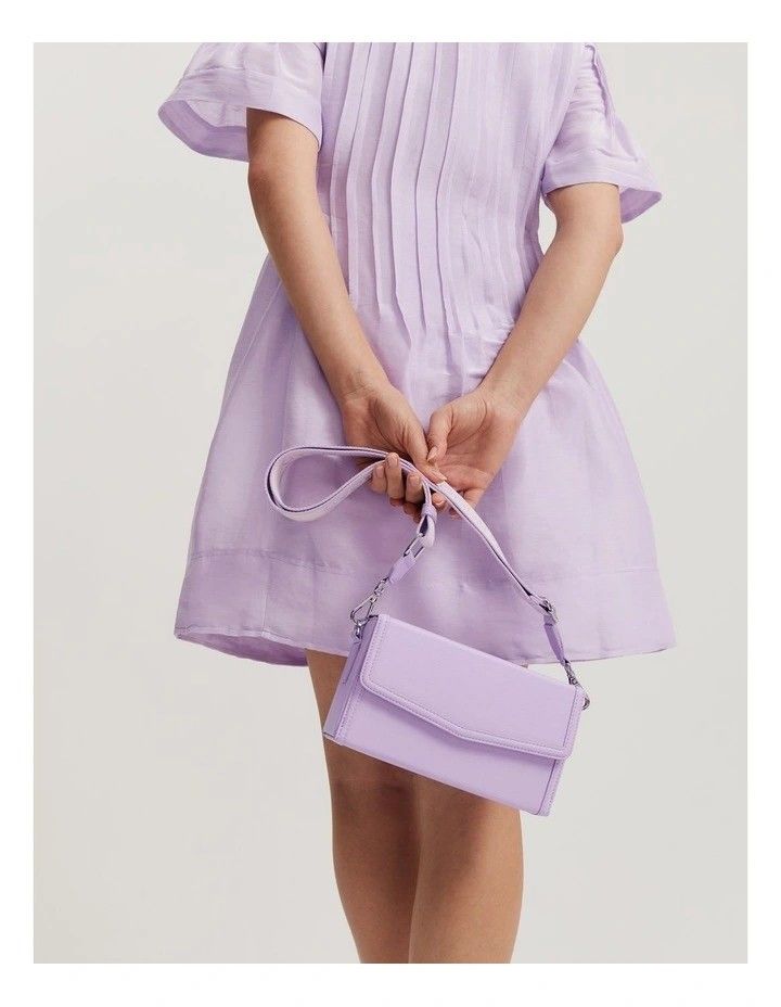 Brand New Country Road Lilac Crossbody Bag(New with Tags) (Category: Women's Bags & Wallets) located in Sydney. Submitted by desirably (Listing ID 1365035099, Image 1). Description: Brand new Country Road Lilac crossbody bag for $55(RRP $129). Brand new with tags. A modern structure silhouette with a fold-over flap and magnetic tab closure. Made using a lightly textured woven outer, it features a contrast pebble-textured edge and an adjustable, r