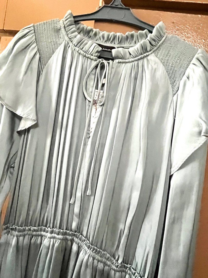 Brandnew Green Silk Mango dress (Category: Dresses) located in Quezon City. Submitted by icaboo (Listing ID 1365045992, Image 3). Description: Brandnew Green Silk Mango dress With tag, bought for 3,200 Size: medium (fits medium to large, a bit stretchable) RFS: got another dress Shipping c/o buyer.