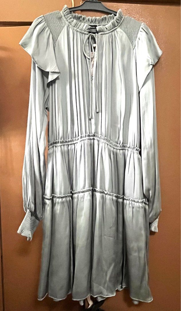 Brandnew Green Silk Mango dress (Category: Dresses) located in Quezon City. Submitted by icaboo (Listing ID 1365045992, Image 1). Description: Brandnew Green Silk Mango dress With tag, bought for 3,200 Size: medium (fits medium to large, a bit stretchable) RFS: got another dress Shipping c/o buyer.