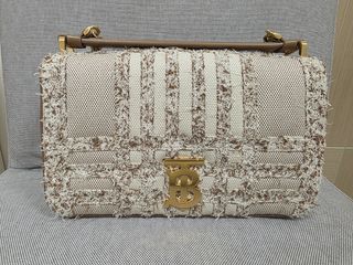 （分類：）位於 。 由 sethsin0630 提交（商品編號 1365086680，圖片 1）。簡介： 。