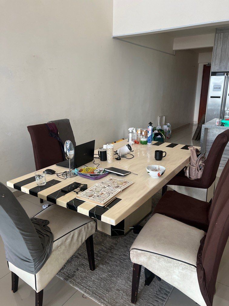 dining table (Category: Tables & Sets) located in Kuang. Submitted by barokastore (Listing ID 1365023143, Image 1). Description: hi saya nak letgo dining table ni for 400 boleh request nak kerusi sekali .
