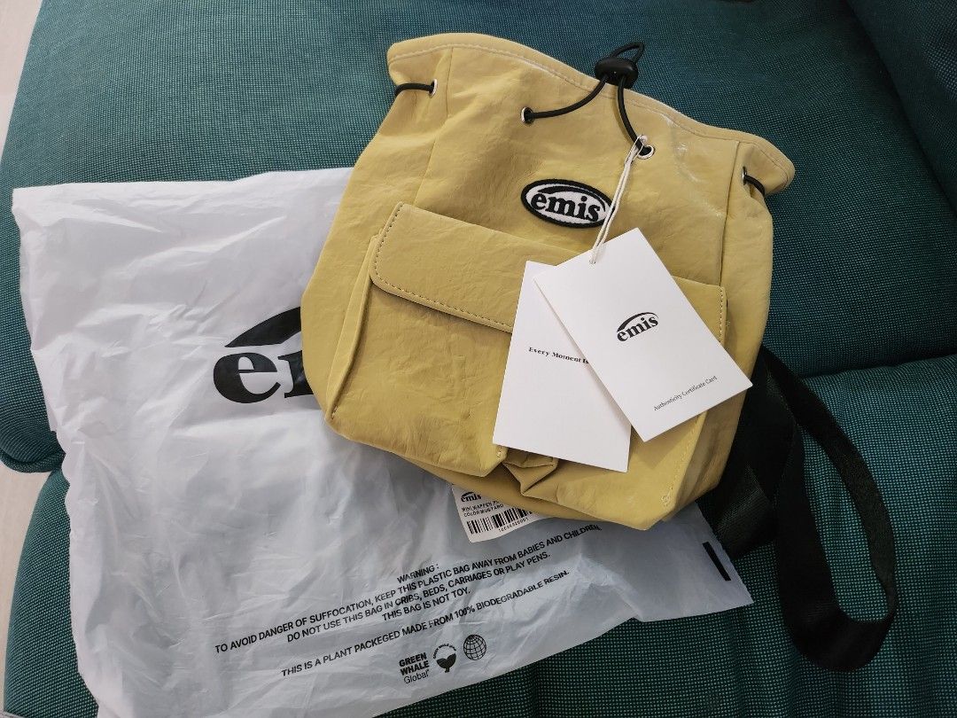 Emis backpack （分類：手袋及銀包）位於 Hong Kong。 由 mamasomething 提交（商品編號 1365084834，圖片 1）。簡介： Emis backpack 全新。