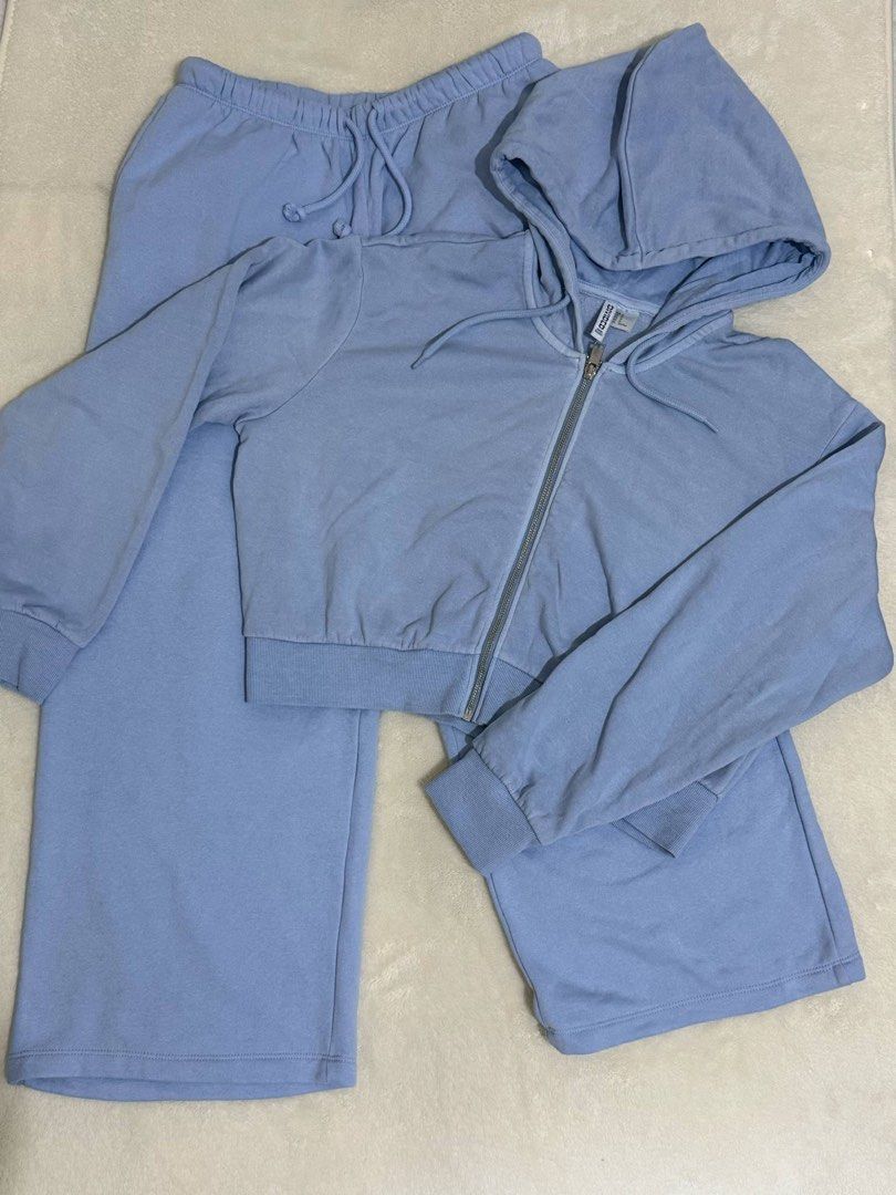 H&M Divided - Lounge Set (Category: Activewear) located in Taguig. Submitted by thriftieth (Listing ID 1365036526, Image 1). Description: ✨Cropped zip-through hoodie -Medium ✨Wide Joggers -Small 🌸 Items can be sold separately 🌸 Swipe left for original price reference 🌸 Never worn, only washed once after purchase 🌸 Price is negotiable.